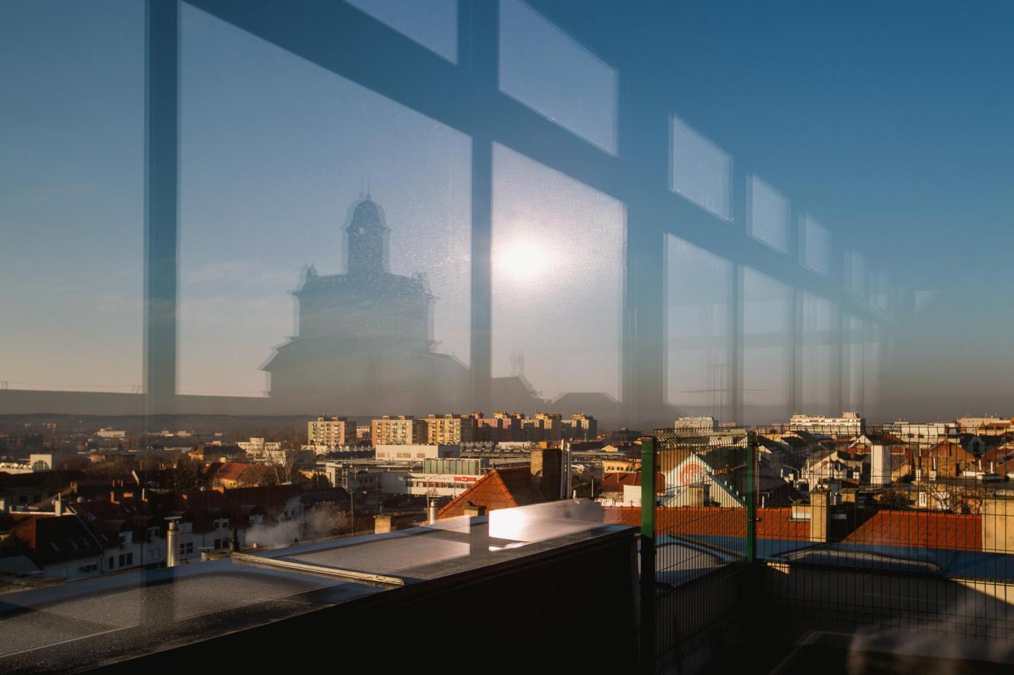 R73 Residences Πετς Εξωτερικό φωτογραφία